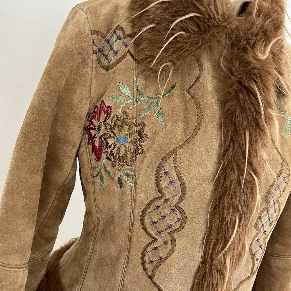 Vintage Y2K XOXO Tan Suede Jacket Faux Fur Trim Embroidered Flowers Women's M - Picture 2 of 16